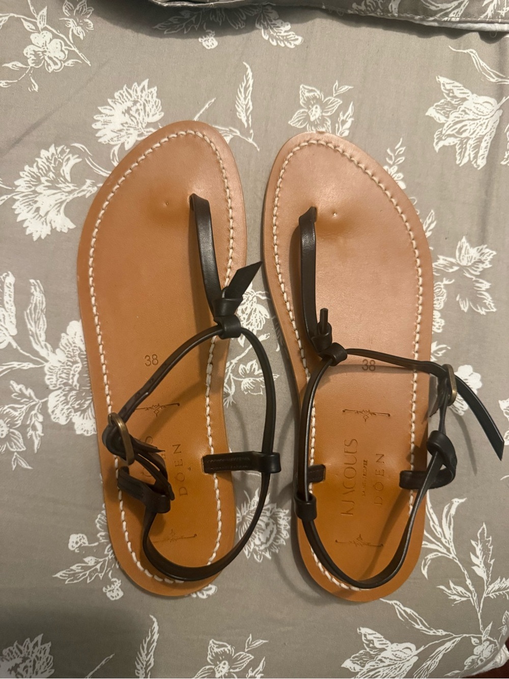 Doen Black Strap Tan Footbed Leather Sandals